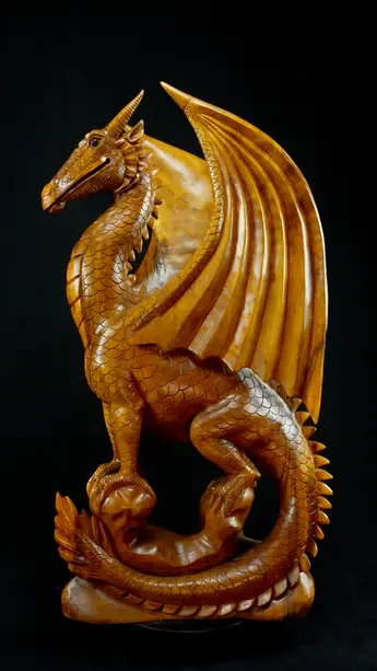 Dragon béni n°2 en bois de suar, vue de profil droit