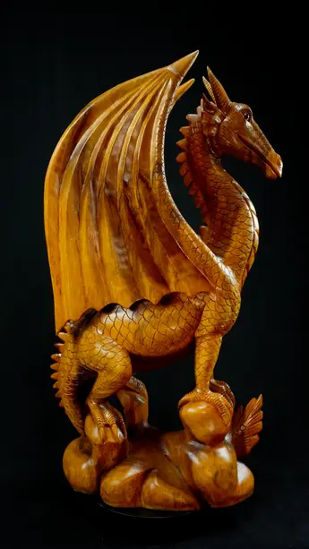 Dragon béni n°2 en bois de suar, vue de profil gauche