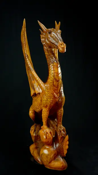 Dragon béni n°2 en bois de suar, vue de face