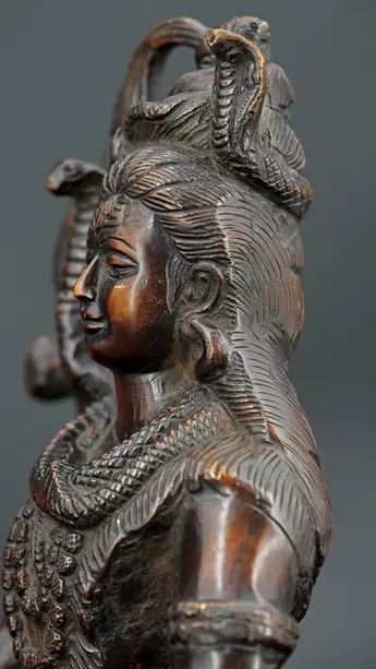 Statue sacrée bénie – Shiva en méditation – 25 cm, détail sculpté n°5