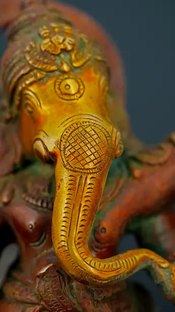 Ganesh béni dansant sur Kalinga en laiton, vue complémentaire n°4