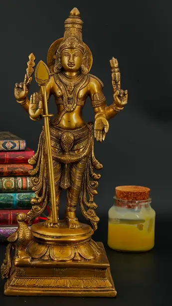 Murugan béni en laiton, vue de face