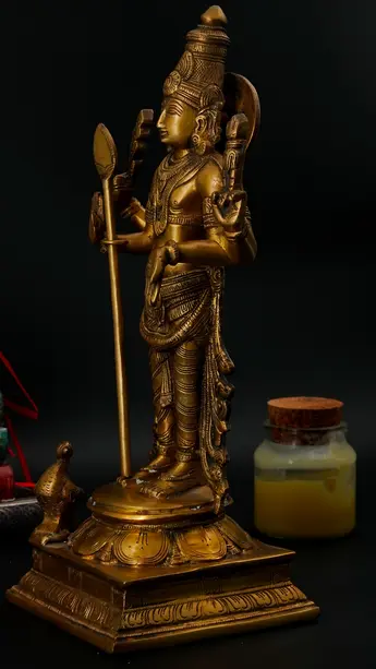 Murugan en laiton, vue de profil