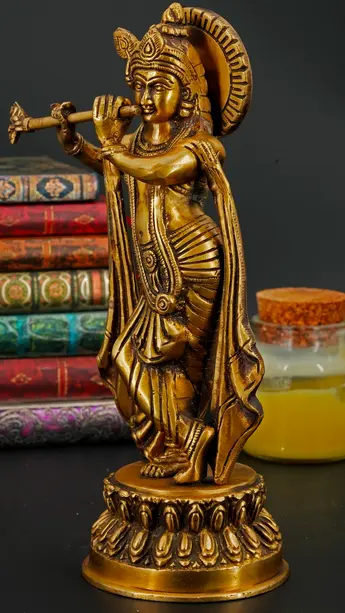 Petite statue bénie de Krishna, vue de profil