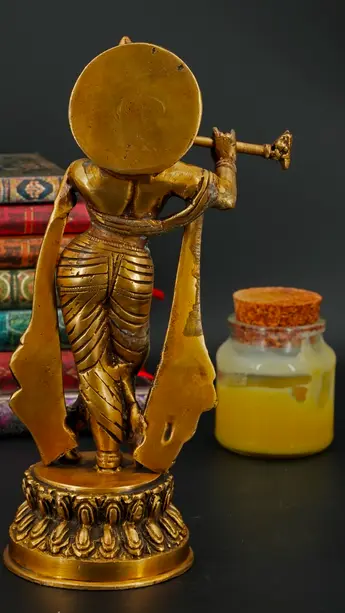 Petite statue bénie de Krishna, vue arrière
