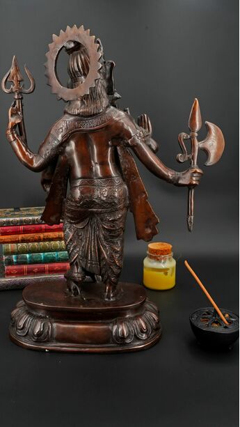 Statue bénie de Ganesh Guerrier en laiton, vue arrière