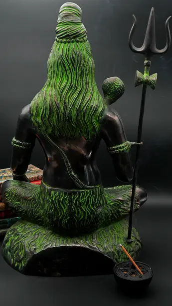 Grand Shiva assis, vue arrière