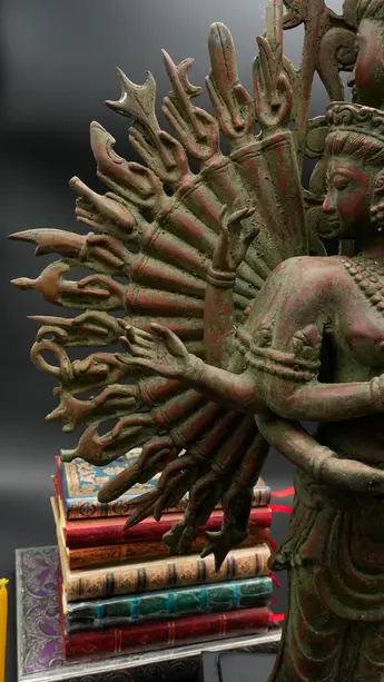 Détail des bras rayonnants d’Avalokiteshvara