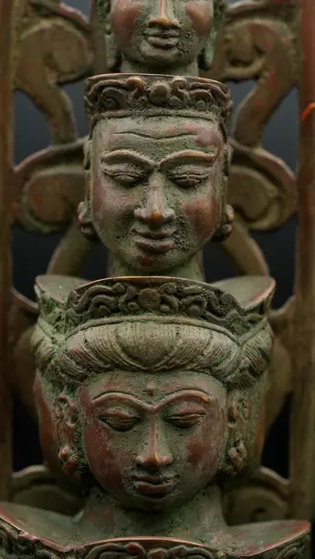 Statue bénie d’Avalokiteshvara aux 1 000 bras en laiton, vue complémentaire n°9