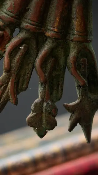Statue bénie d’Avalokiteshvara aux 1 000 bras en laiton, détail complémentaire n°18