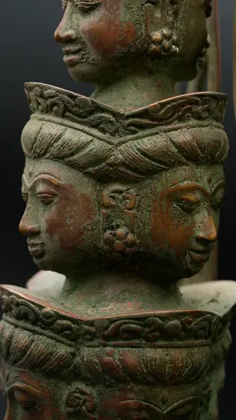 Statue bénie d’Avalokiteshvara aux 1 000 bras en laiton, détail complémentaire n°35