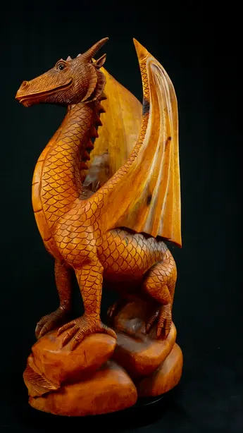 Dragon béni n°1 en bois de suar, vue de profil gauche