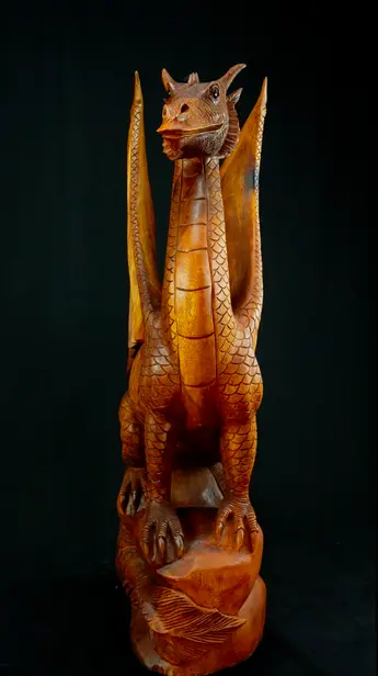 Dragon béni n°1 en bois de suar, vue de face