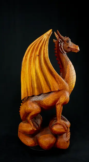 Dragon béni n°3 en bois de suar, profil gauche