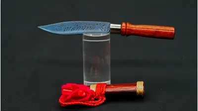 Mini dague Meed Mor avec son cordon et son étui