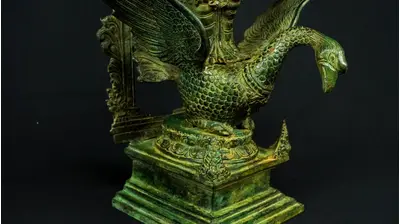 Détail du cygne et du socle de Saraswati