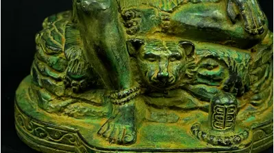 Détail du socle du petit Shiva