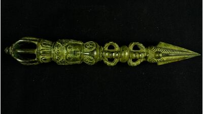 Phurba vert vu de profil