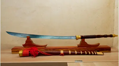 Épée sur mesure en Lek Nam Phee vue de profil
