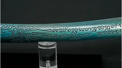 Gravures au centre de la lame en Lek Nam Phee