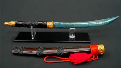 Épée moyenne en Lek Nam Phee avec son fourreau