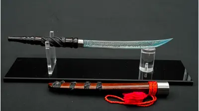 Petite épée en Lek Nam Phee avec son fourreau