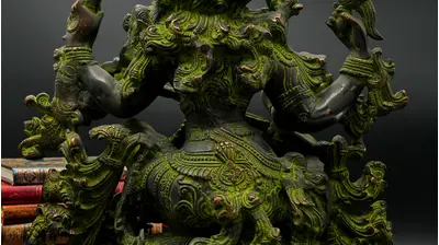 Statue sacrée bénie – Saraswati à la vînâ – 41 cm, détail sculpté n°4