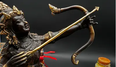 Détail de l’arc d’Indra
