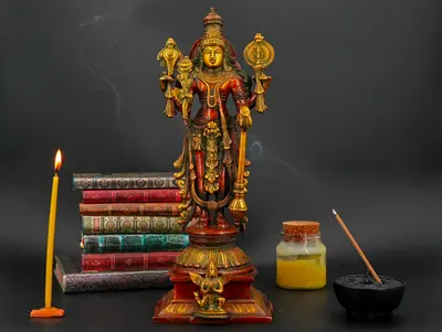 Vishnu béni debout en laiton