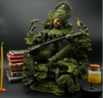 Statue sacrée bénie – Saraswati à la vînâ – 41 cm, vue complémentaire n°2