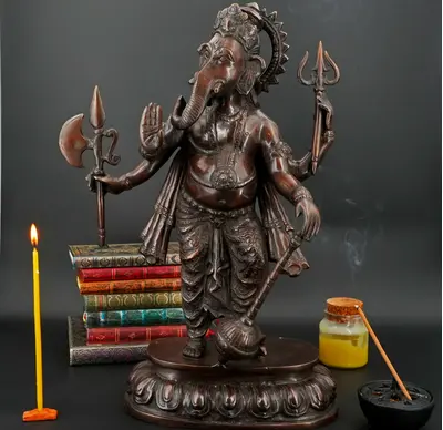 Statue bénie de Ganesh Guerrier en laiton