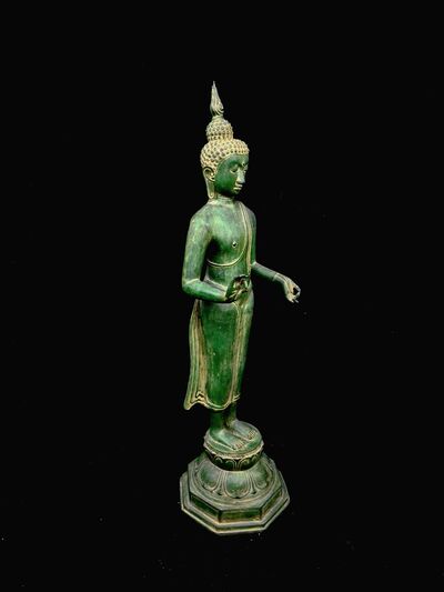 Grand Bouddha béni Lumière d’illumination, profil droit