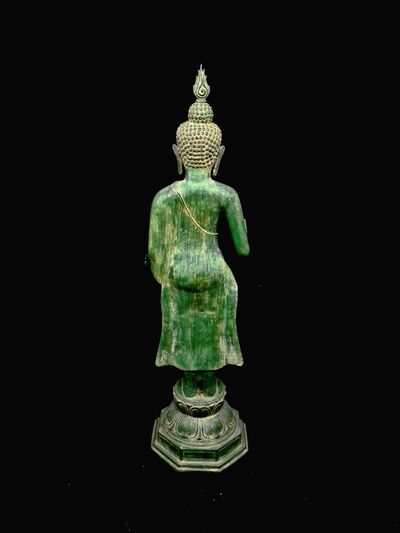 Grand Bouddha béni Lumière d’illumination, vue de face