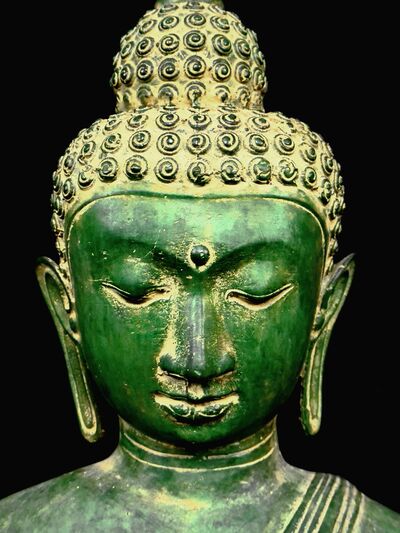 Détail du visage du Grand Bouddha Lumière d’illumination