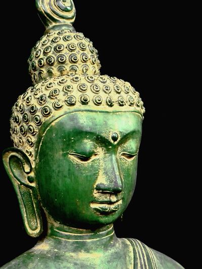 Grand Bouddha béni Lumière d’illumination en laiton patiné, détail complémentaire n°3