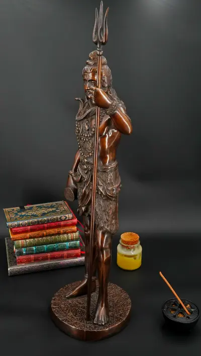 Statue bénie de Shiva provenant de Delhi, vue arrière