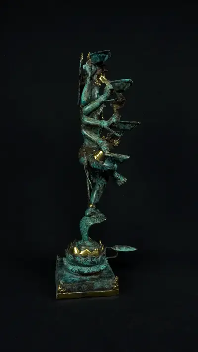 Lakshmi bénie n°1 en laiton, profil droit