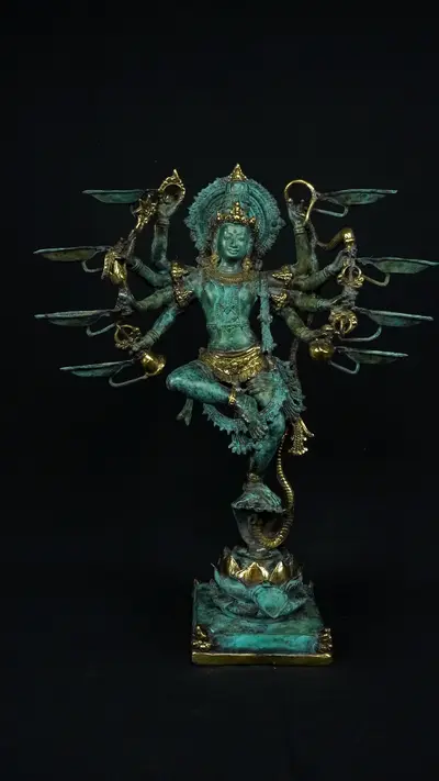 Lakshmi bénie n°2 en laiton, vue de face