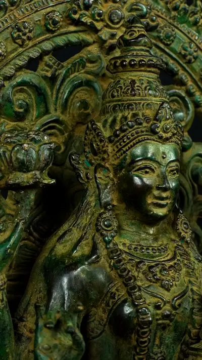 Détail du visage de Guanyin n°1 en laiton