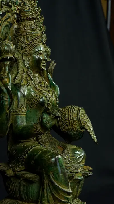 Statue bénie de Guanyin n°4 en laiton, vue complémentaire n°2