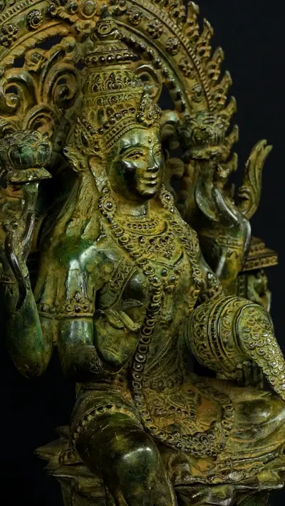 Statue bénie de Guanyin n°3 en laiton, détail complémentaire n°11