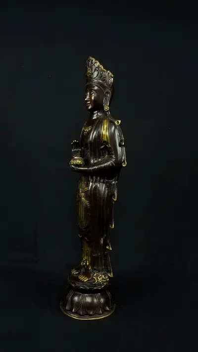 Statue bénie de prêtre sacré en laiton, détail complémentaire n°1