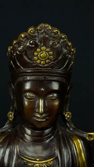 Statue bénie de prêtre sacré en laiton, détail complémentaire n°10