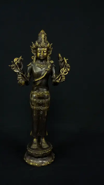 Shiva indonésien à six bras, vue entière