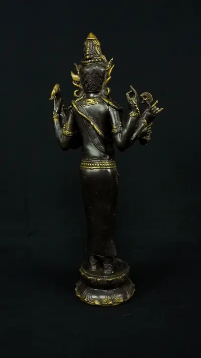 Statue sacrée bénie – Shiva indonésien à six bras – 66 cm, détail sculpté n°1