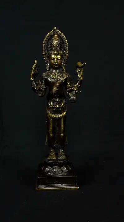 Gardien sacré de la sagesse, vue de face