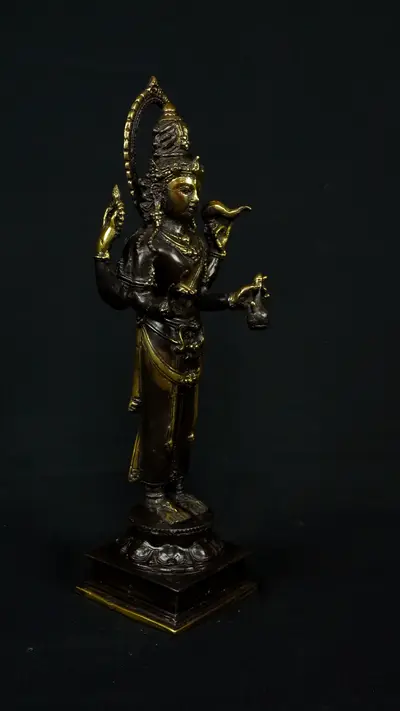 Gardien sacré de la sagesse, profil droit