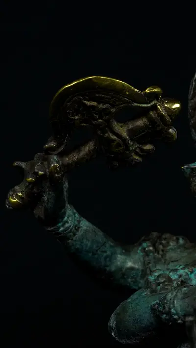 Détail de l’arc tenu par Ganesh n°1