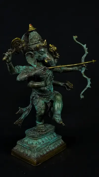 Statue sacrée bénie – Ganesh n°3 – 39 cm, détail sculpté n°8
