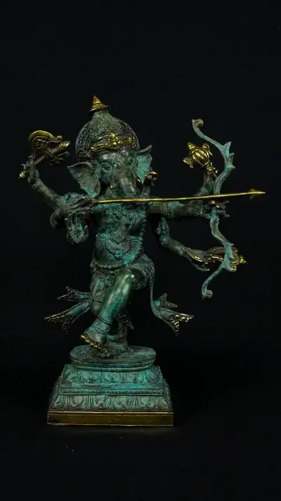 Statue sacrée bénie – Ganesh n°3 – 39 cm, détail sculpté n°9